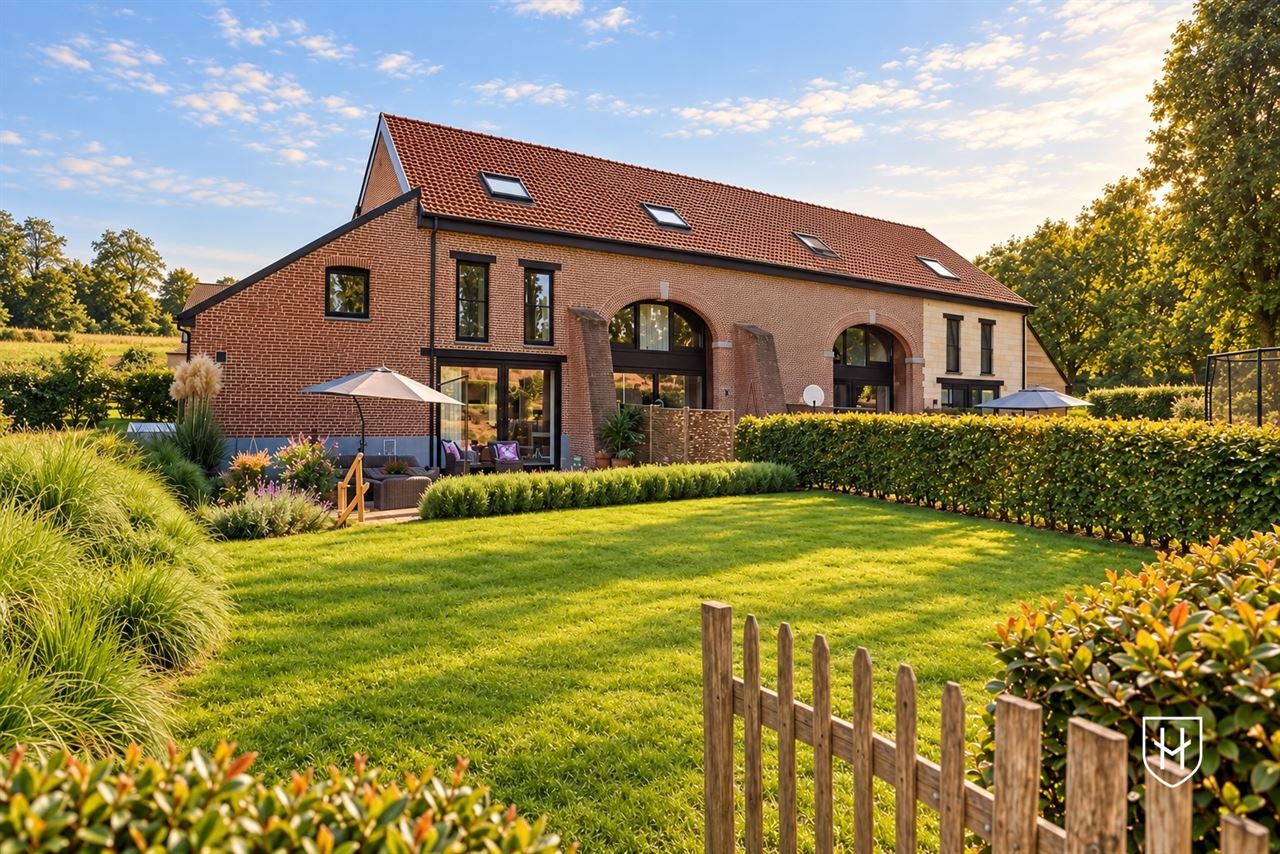 Modern wooncomfort in historische hoeve : recente woning met groot terras, privétuin én parking aan de achterzijde van het complex, rustig en landelijk gelegen te Lanaken-Kesselt