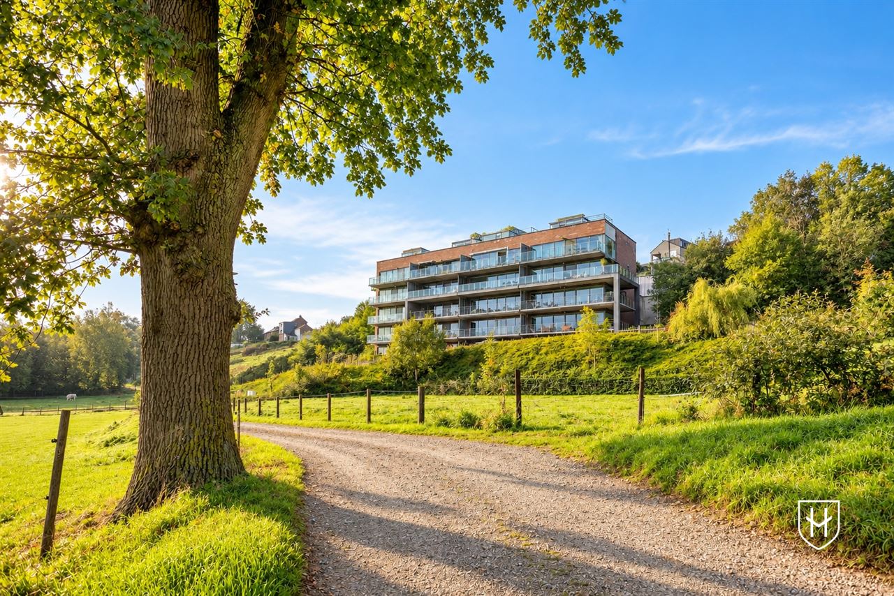 Stijlvol penthouse met adembenemend uitzicht en twee terrassen, op slechts 15 minuten van Maastricht!