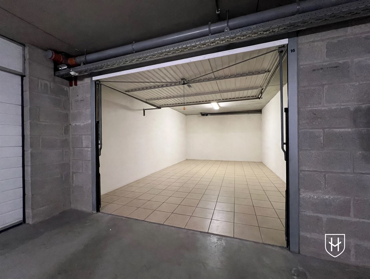 Parking / Garage