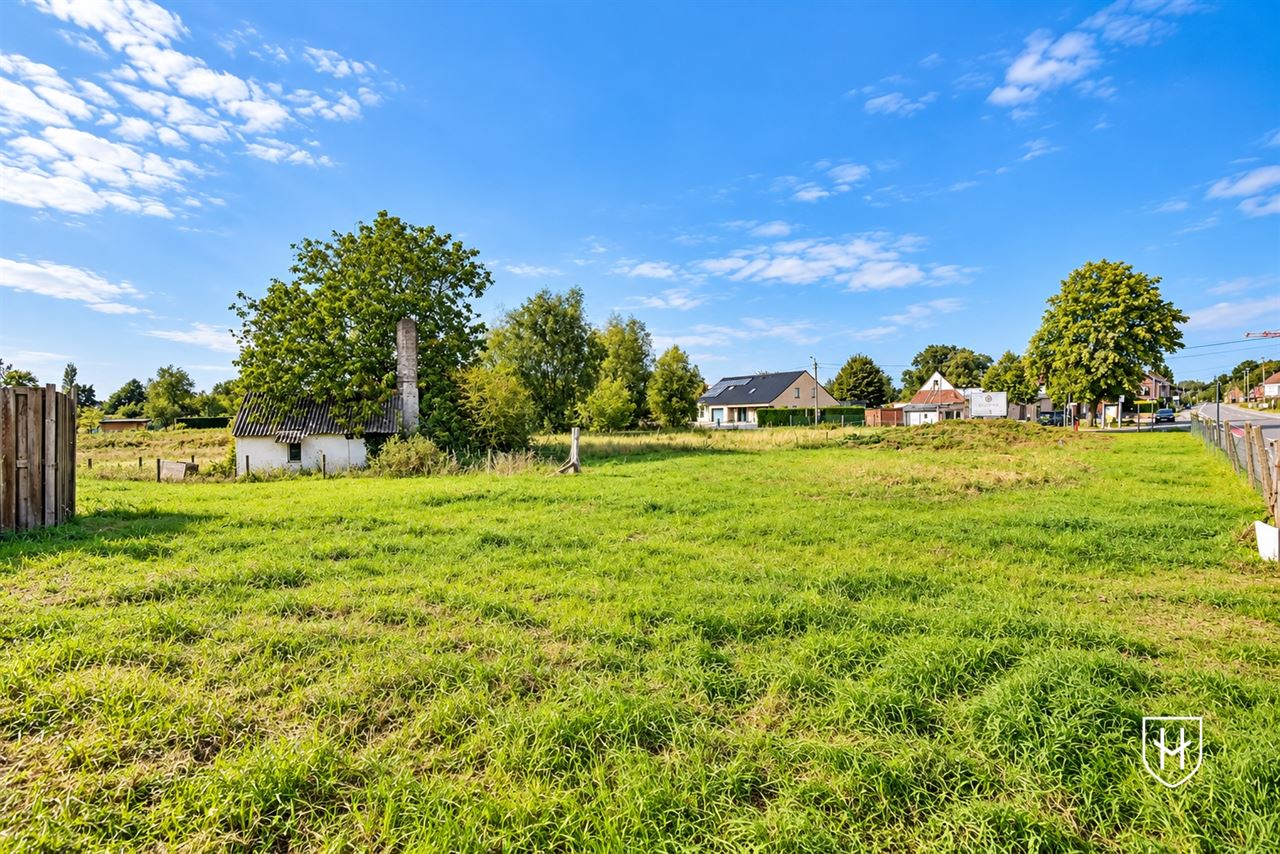 Perceel (project)grond van 12a 76ca (1.276 m²)op zichtlocatie te Rotem met de mogelijkheid om te verkavelen of het ontwikkelen van een appartementencomplex.