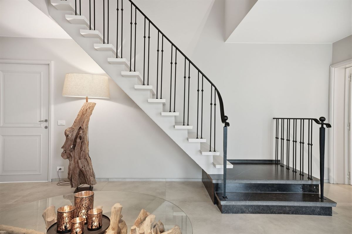 Exclusieve ruime villa op 1.988 m² - ideaal voor wie wonen wil combineren met een zelfstandig beroep