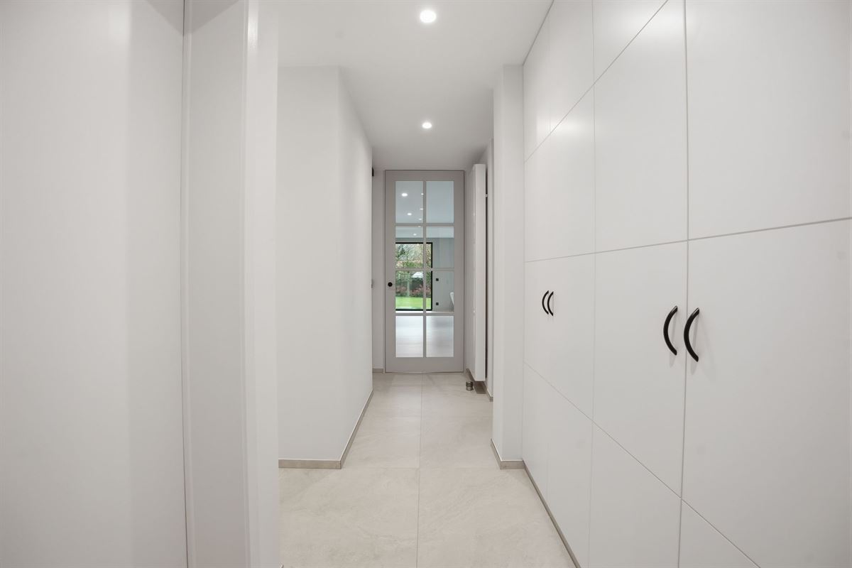 Exclusieve ruime villa op 1.988 m² - ideaal voor wie wonen wil combineren met een zelfstandig beroep