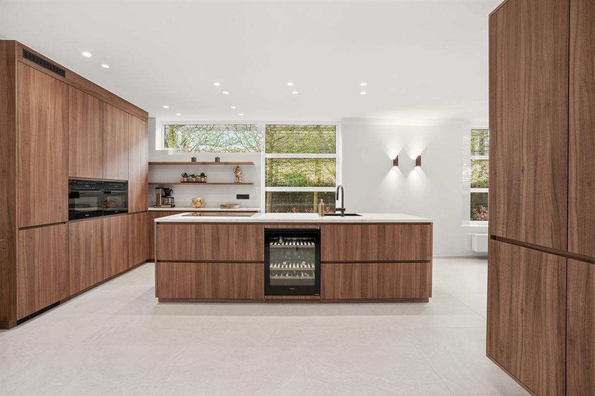 Exclusieve ruime villa op 1.988 m² - ideaal voor wie wonen wil combineren met een zelfstandig beroep