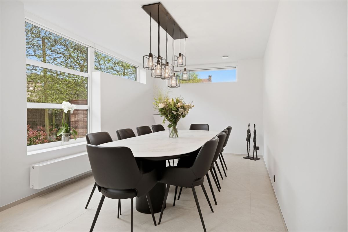 Exclusieve ruime villa op 1.988 m² - ideaal voor wie wonen wil combineren met een zelfstandig beroep