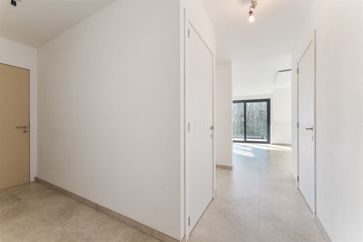 Ruim recent nieuwbouwappartement met terras aan de stadsrand - mog. tot aankoop van garagebox