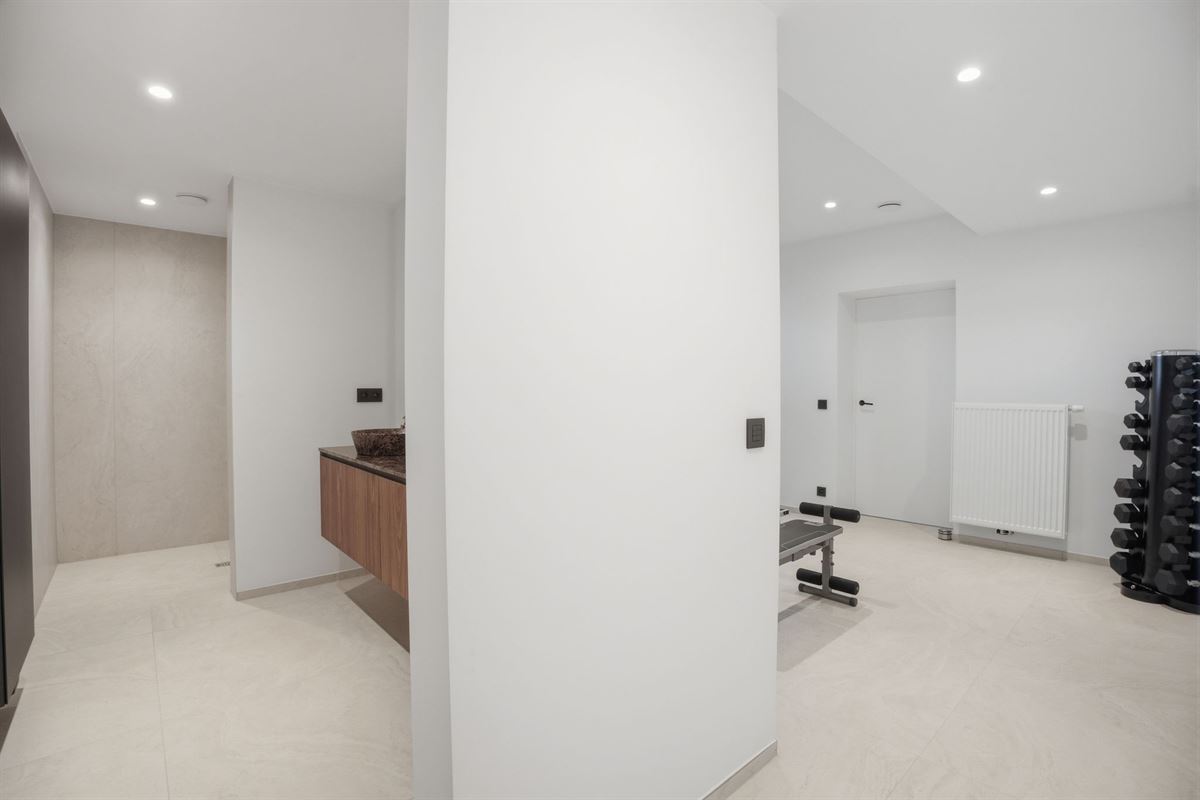 Exclusieve ruime villa op 1.988 m² - ideaal voor wie wonen wil combineren met een zelfstandig beroep