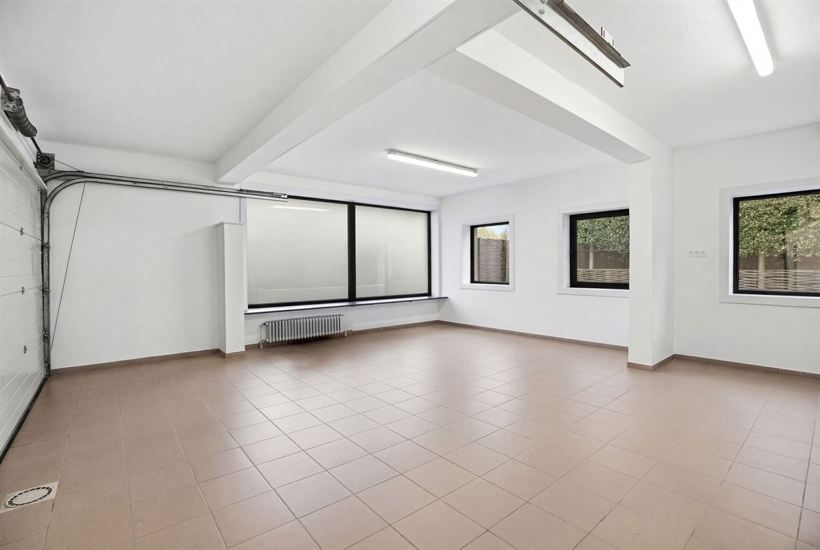 Exclusieve ruime villa op 1.988 m² - ideaal voor wie wonen wil combineren met een zelfstandig beroep
