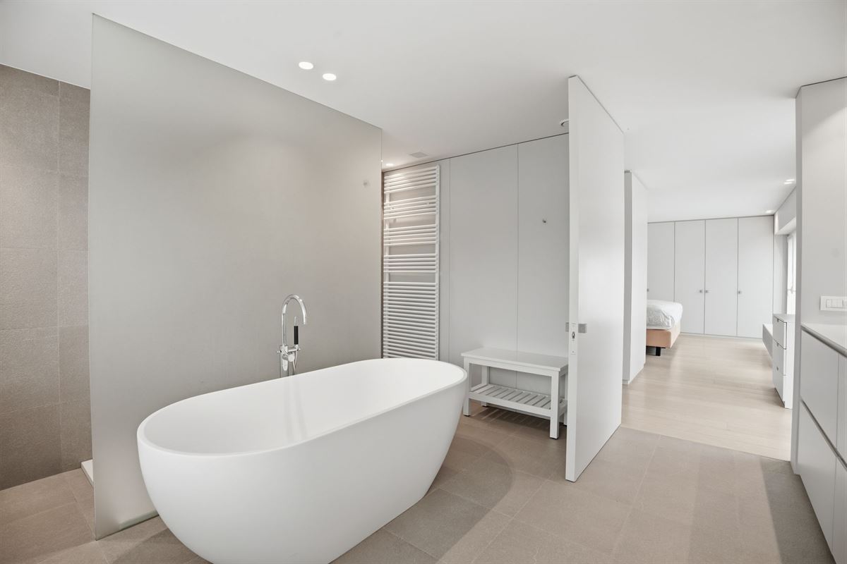 Exclusieve ruime villa op 1.988 m² - ideaal voor wie wonen wil combineren met een zelfstandig beroep