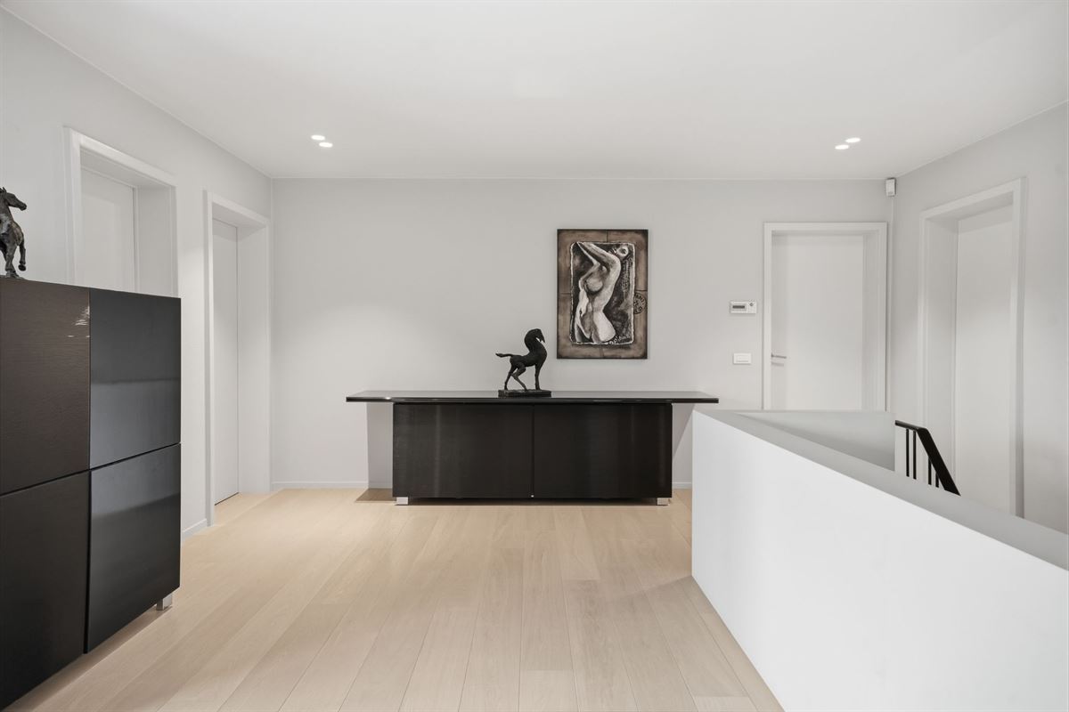 Exclusieve ruime villa op 1.988 m² - ideaal voor wie wonen wil combineren met een zelfstandig beroep