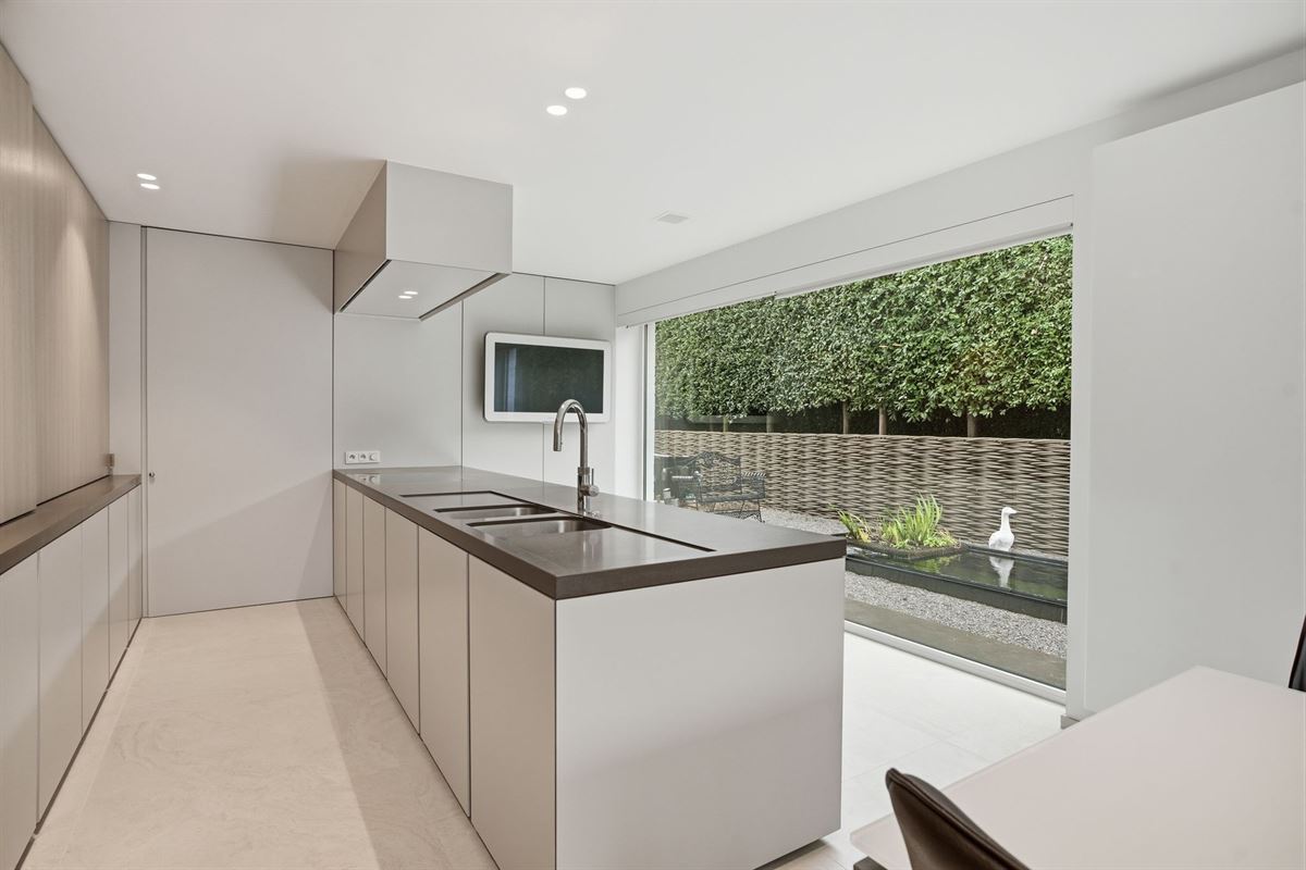 Exclusieve ruime villa op 1.988 m² - ideaal voor wie wonen wil combineren met een zelfstandig beroep