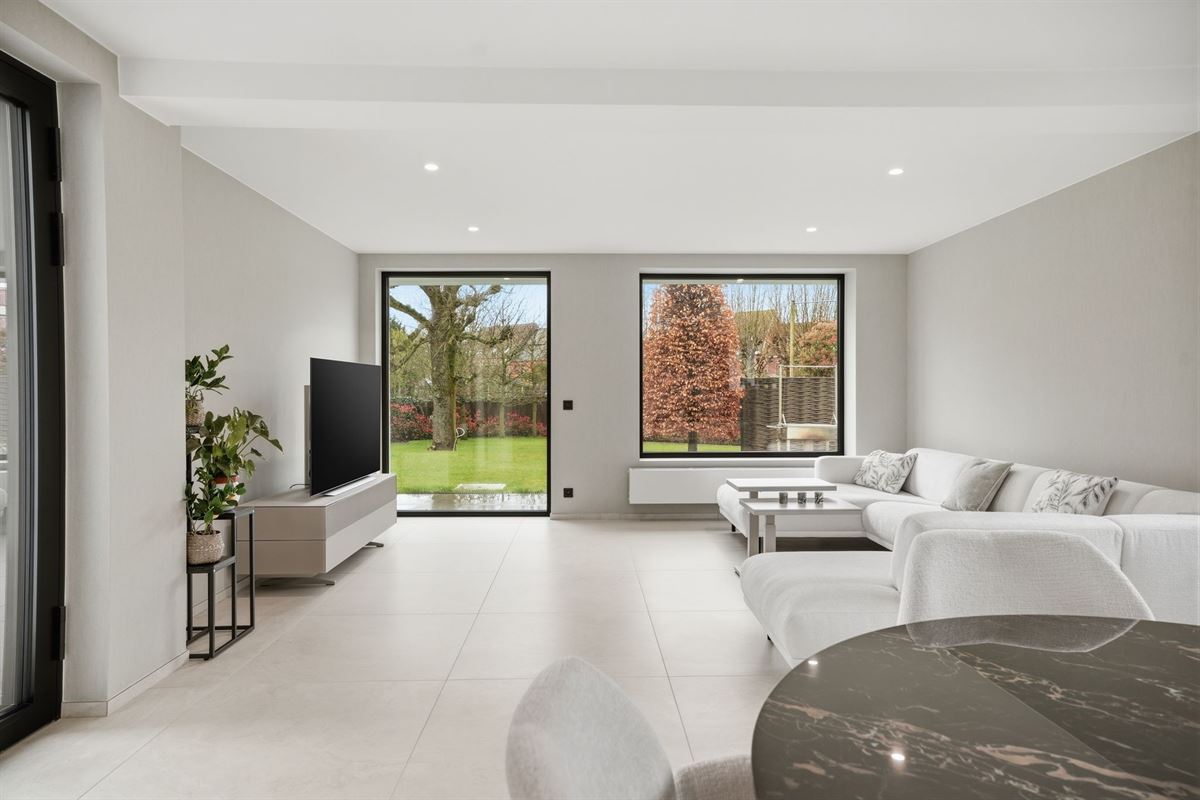 Exclusieve ruime villa op 1.988 m² - ideaal voor wie wonen wil combineren met een zelfstandig beroep