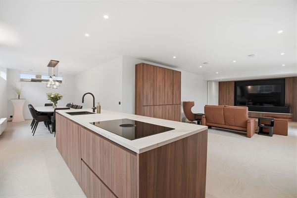 Exclusieve ruime villa op 1.965 m² - ideaal voor wie wonen wil combineren met een zelfstandig beroep