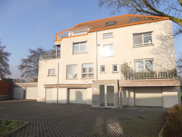 Lichtrijk dakappartement met 2 slaapkamers