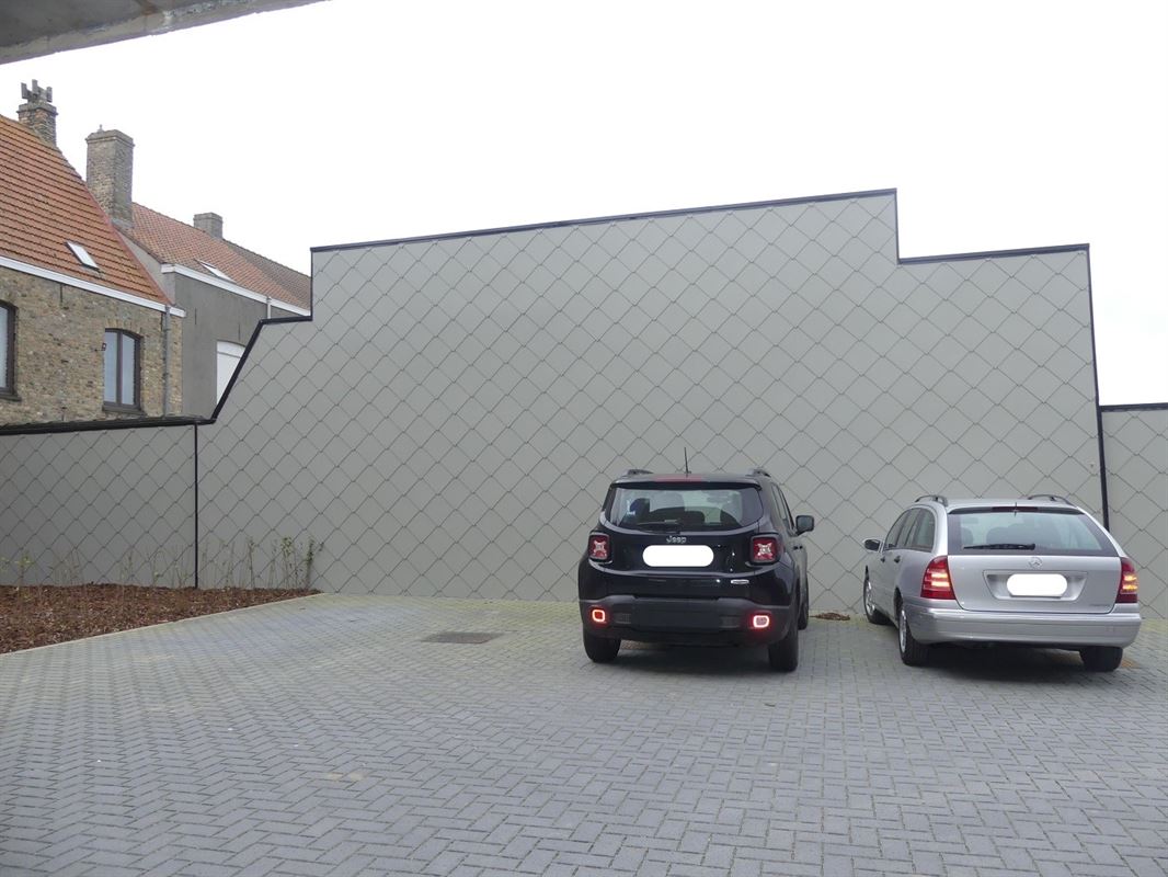 Buiten parkeerplaats op het woonerf "Noordvesten", langs de Kleine Dijk te Diksmuide - op wandelafstand v/h centrum