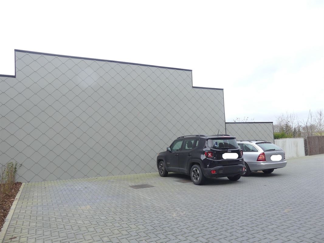 Buiten parkeerplaats op het woonerf "Noordvesten", langs de Kleine Dijk te Diksmuide - op wandelafstand v/h centrum