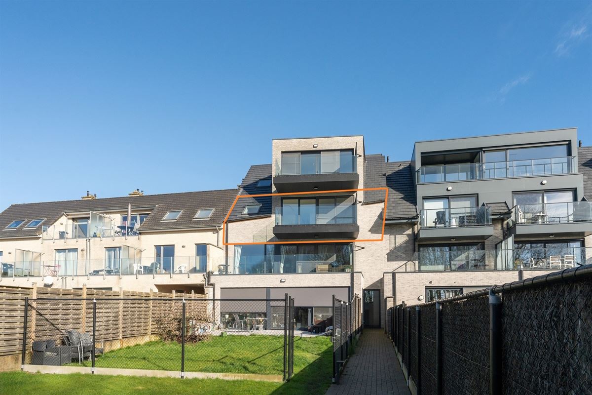 Ruim recent nieuwbouwappartement met terras aan de stadsrand - mog. tot aankoop van garagebox