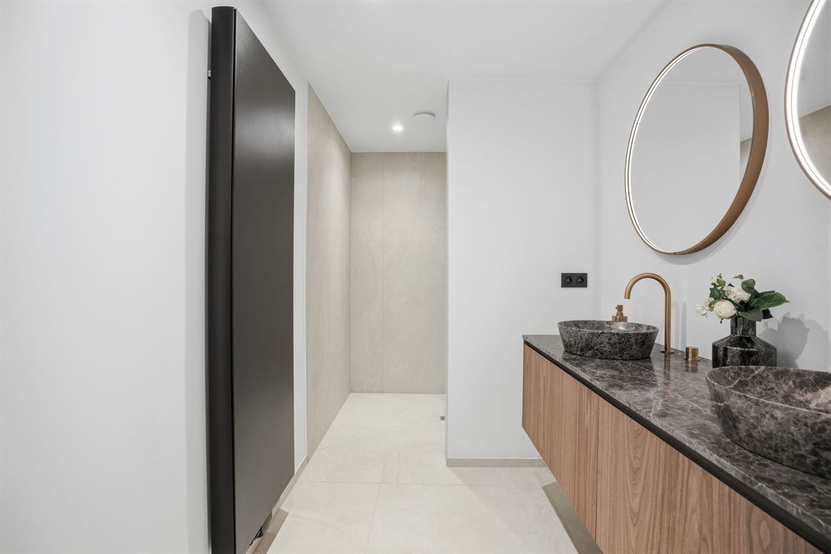 Exclusieve ruime villa op 1.988 m² - ideaal voor wie wonen wil combineren met een zelfstandig beroep