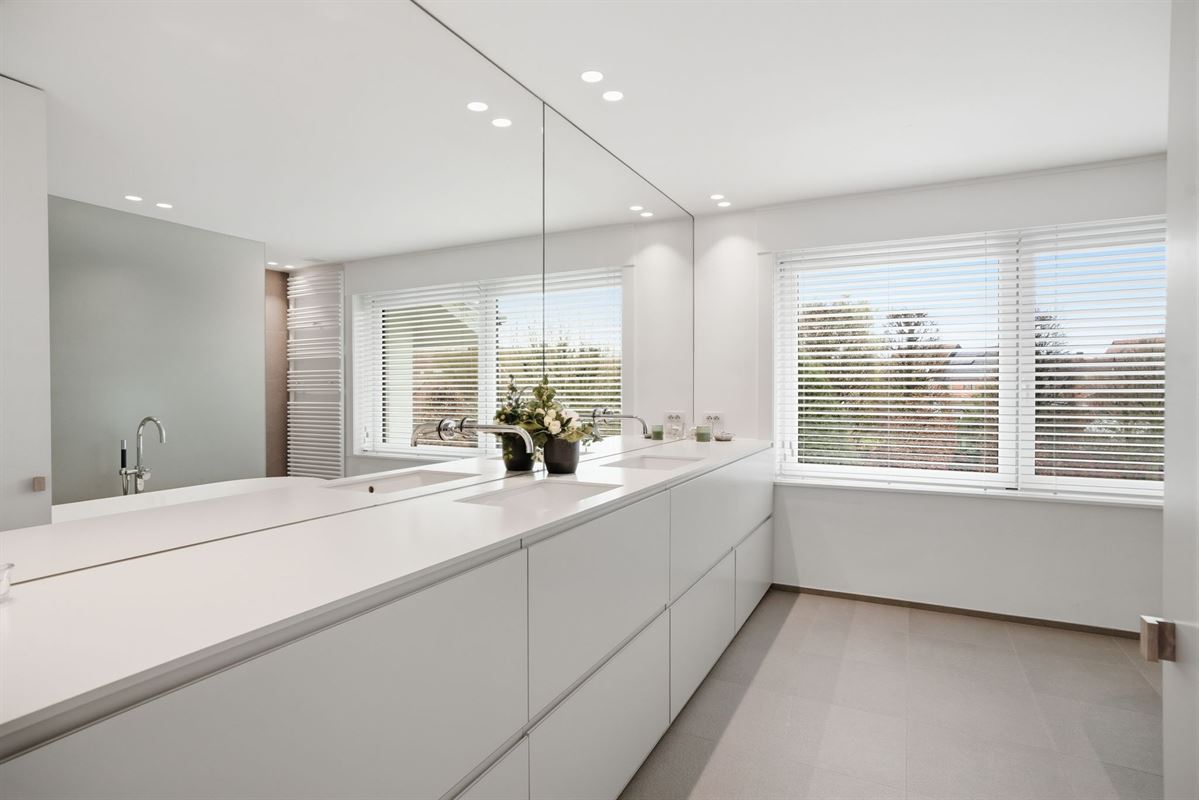 Exclusieve ruime villa op 1.988 m² - ideaal voor wie wonen wil combineren met een zelfstandig beroep