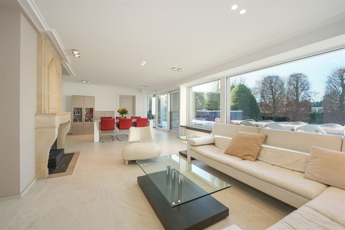 Exclusieve ruime villa op 1.988 m² - ideaal voor wie wonen wil combineren met een zelfstandig beroep