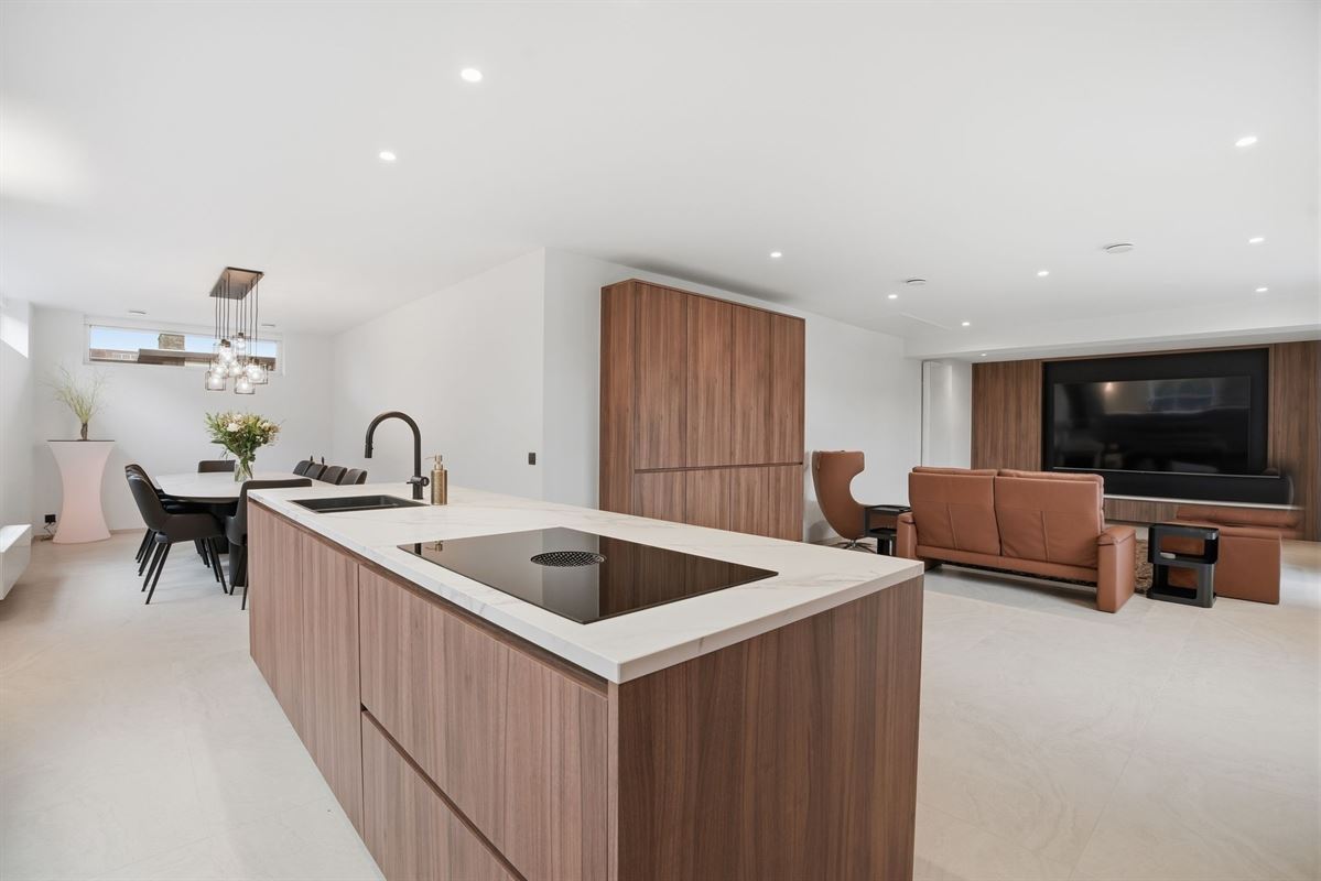 Exclusieve ruime villa op 1.988 m² - ideaal voor wie wonen wil combineren met een zelfstandig beroep