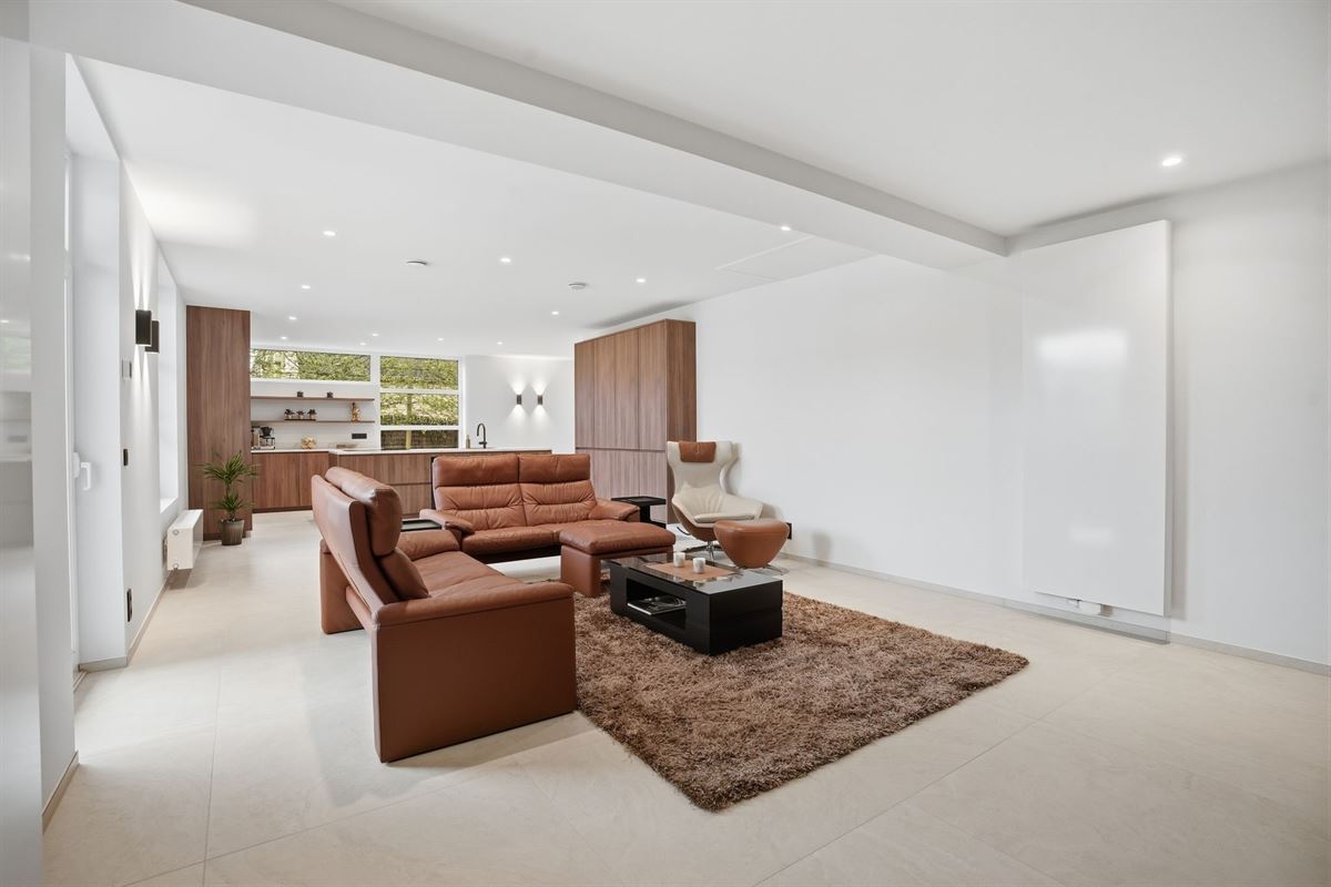 Exclusieve ruime villa op 1.988 m² - ideaal voor wie wonen wil combineren met een zelfstandig beroep