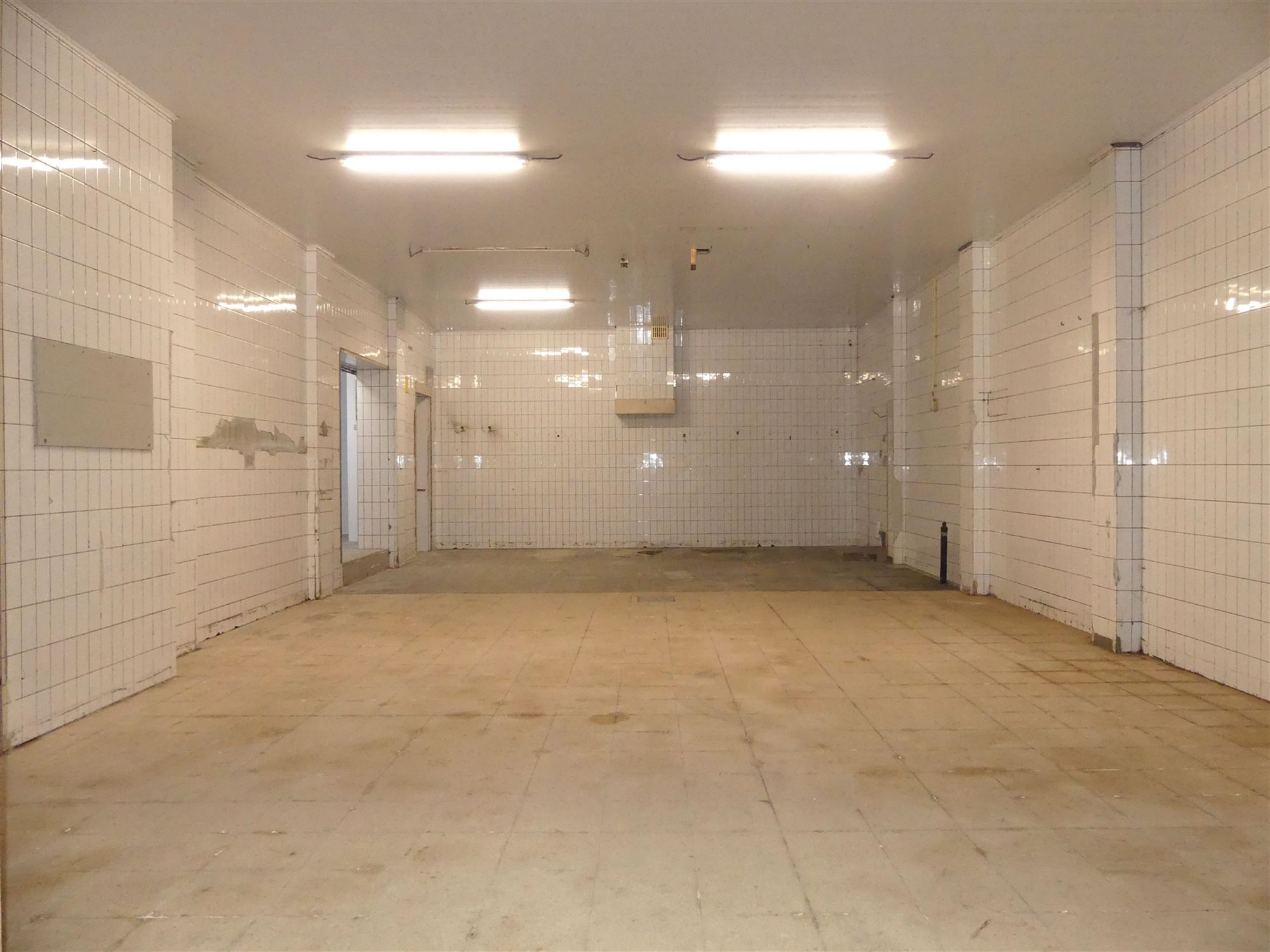 Loods, 204 m², uitermate geschikt voor opslag-/stockageruimte - toegankelijk via manuele toegangspoort