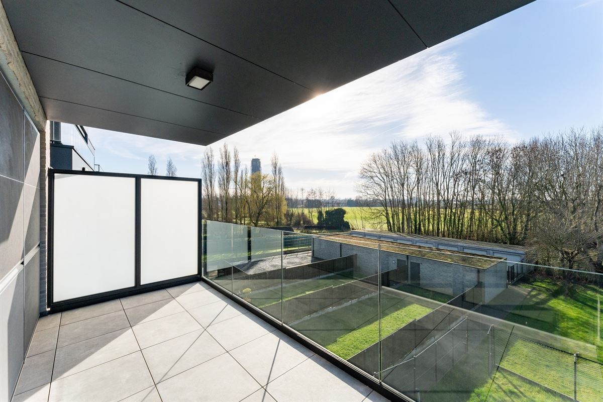 Ruim recent nieuwbouwappartement met terras aan de stadsrand - mog. tot aankoop van garagebox