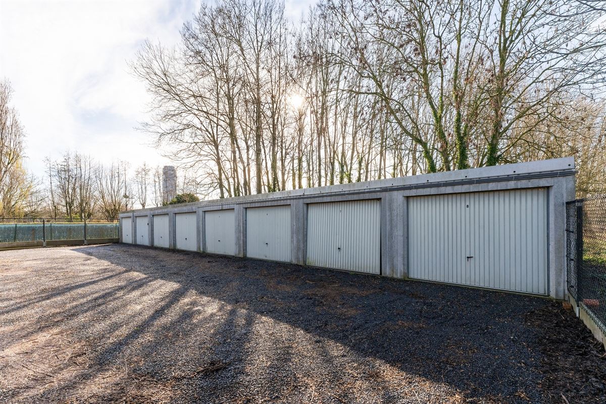 Ruim recent nieuwbouwappartement met terras aan de stadsrand - mog. tot aankoop van garagebox