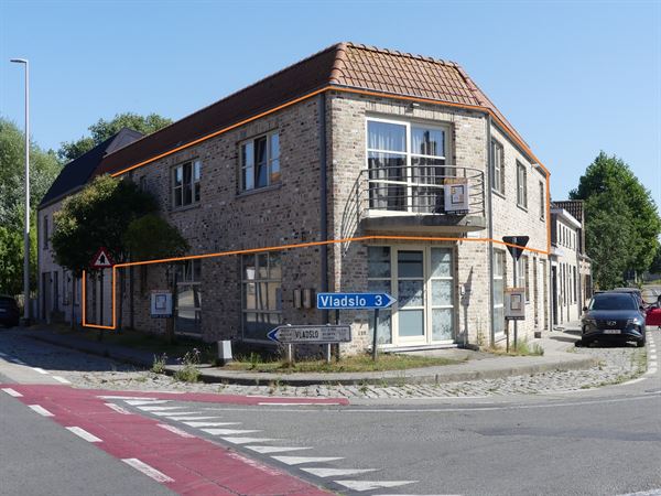 Ruim en lichtrijke appartement op het 1ste verdiep, met garage - 2 à 3 slaapkamers - in de dorpskern van Beerst