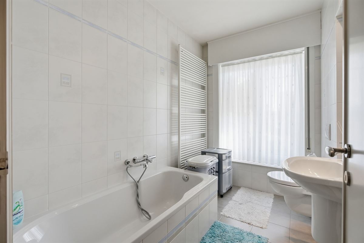 Ruime en solide halfopen bebouwing op 828 m²