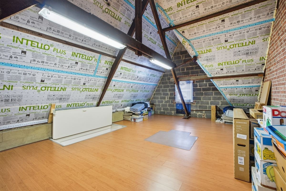 Ruime en solide halfopen bebouwing op 828 m²
