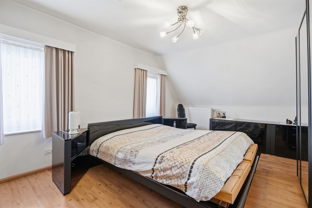 Ruime en solide halfopen bebouwing op 828 m²