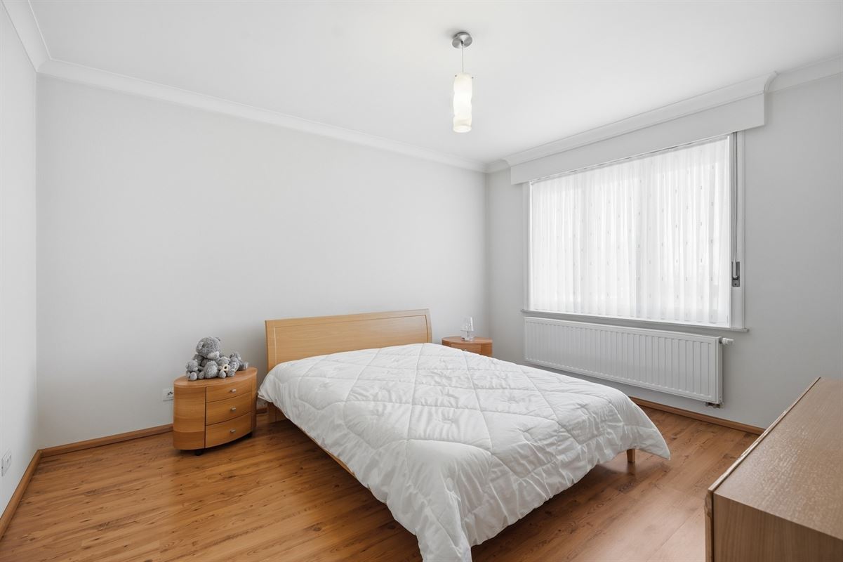 Ruime en solide halfopen bebouwing op 828 m²