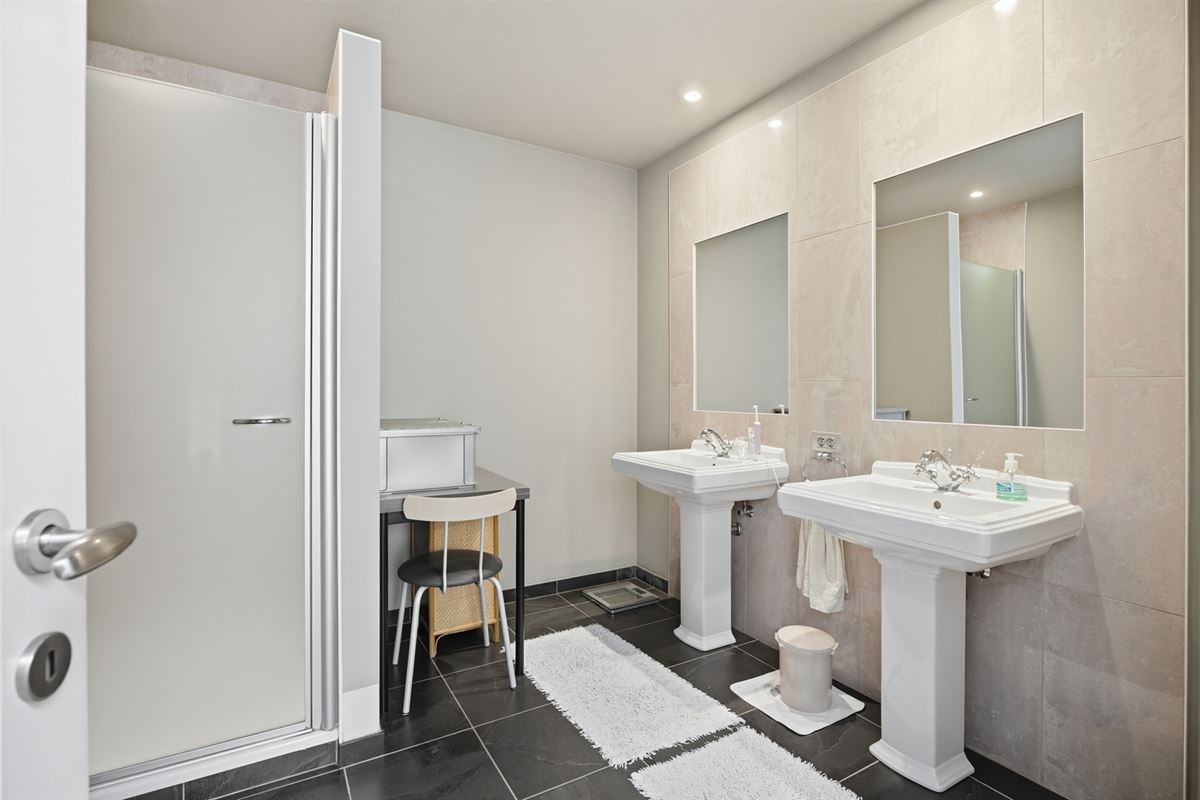 Ruime en solide halfopen bebouwing op 828 m²
