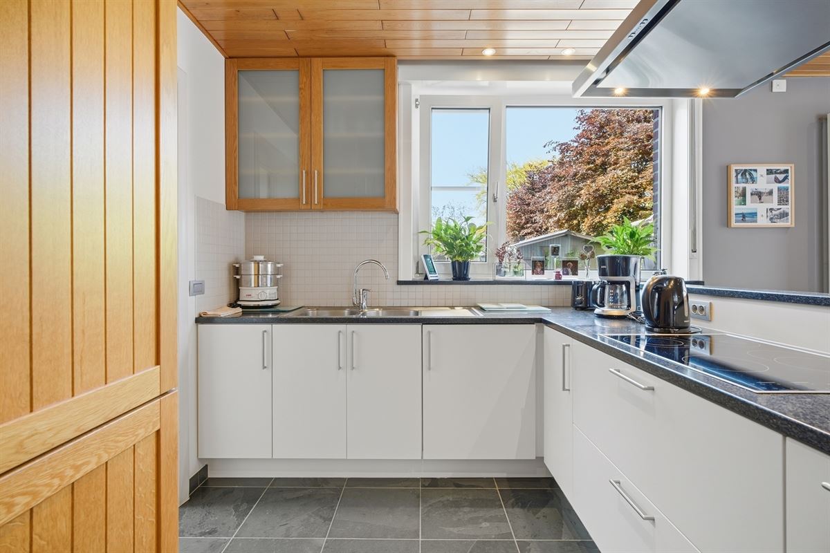 Ruime en solide halfopen bebouwing op 828 m²