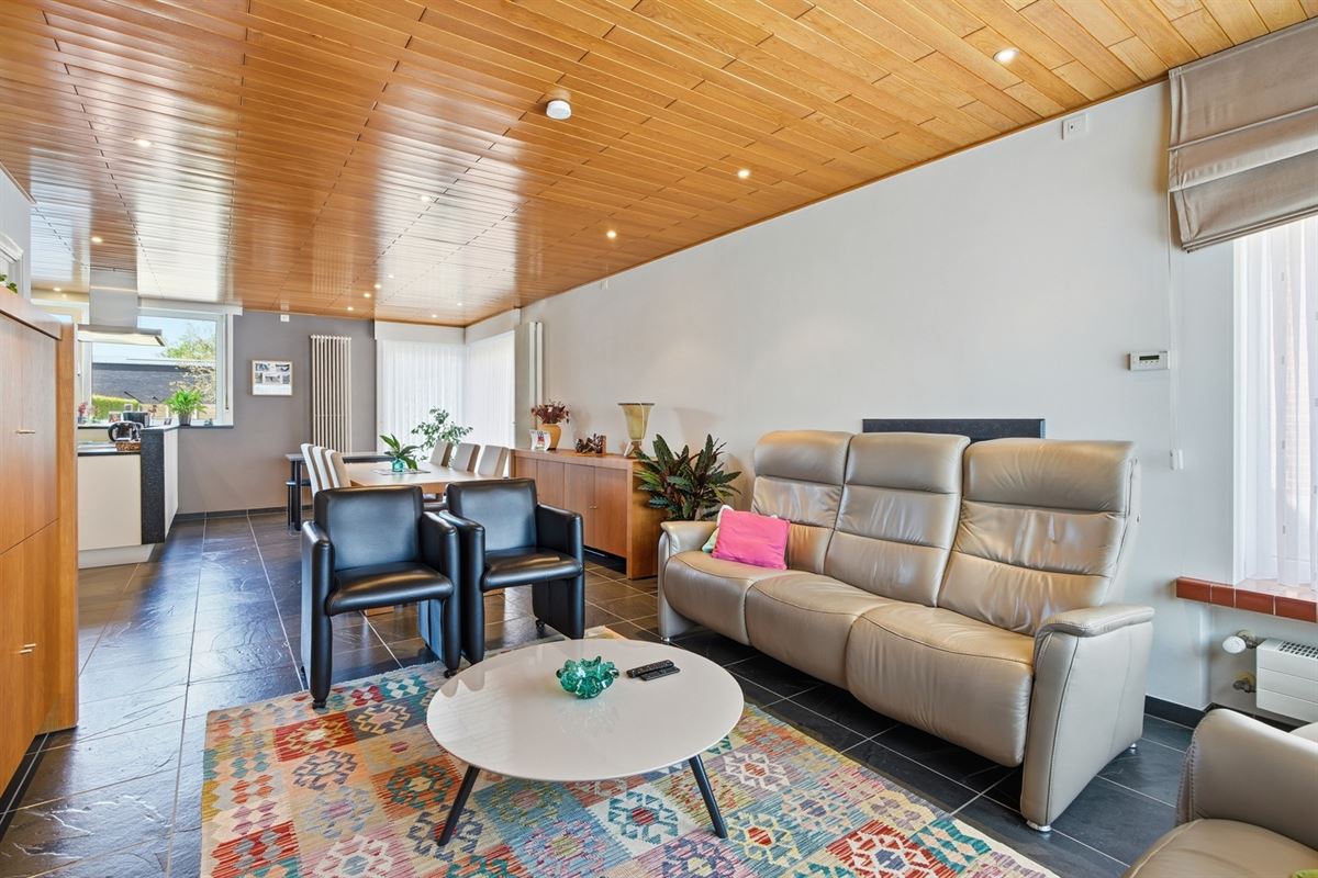 Ruime en solide halfopen bebouwing op 828 m²