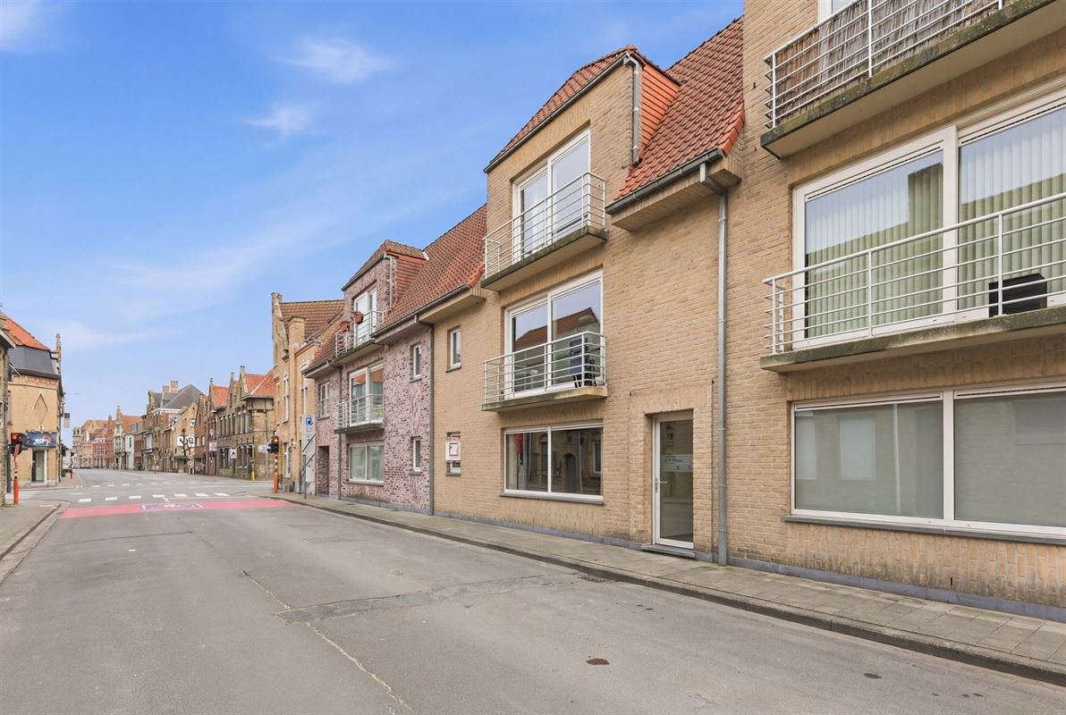 Instapklaar gelijkvloersappartement met terras in het centrum Diksmuide