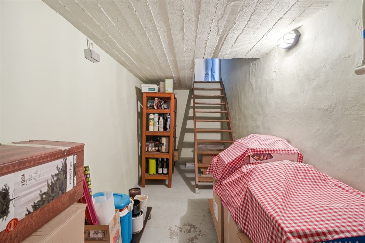 Ruime en solide halfopen bebouwing op 828 m²