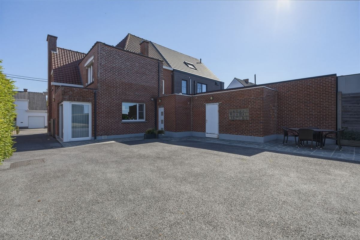 Ruime en solide halfopen bebouwing op 828 m²