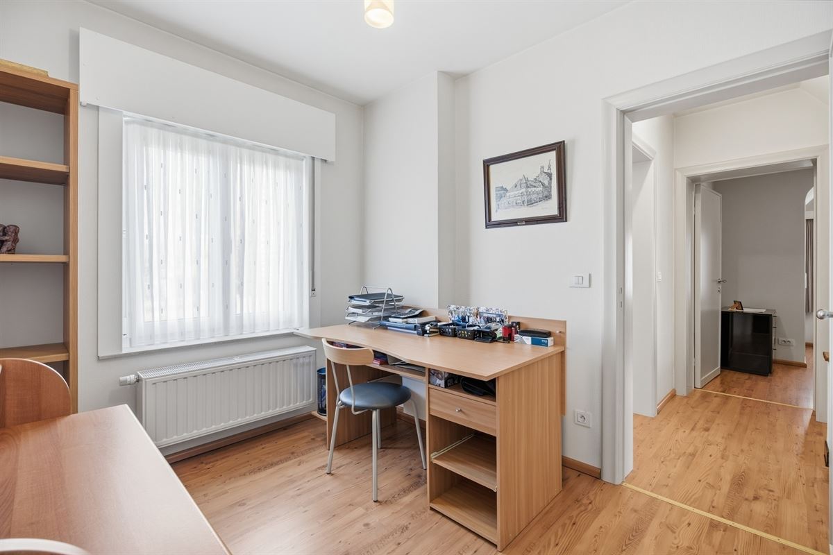 Ruime en solide halfopen bebouwing op 828 m²