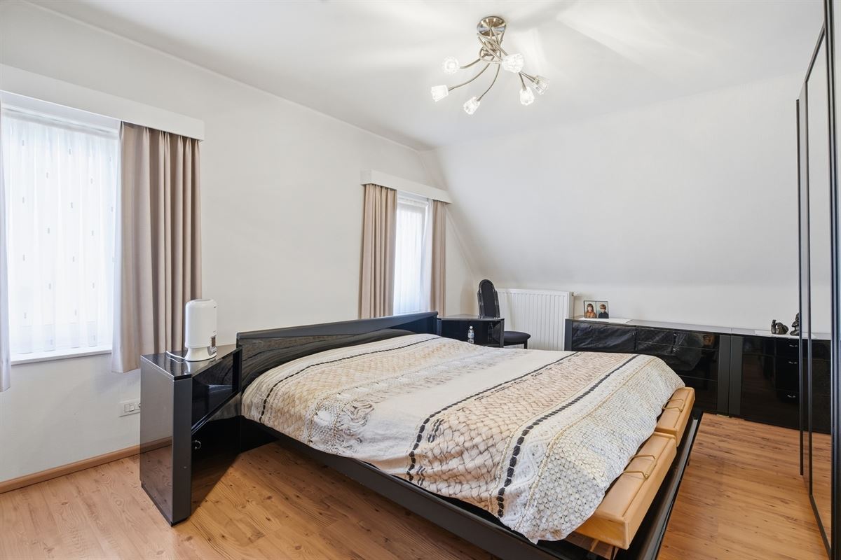 Ruime en solide halfopen bebouwing op 828 m²