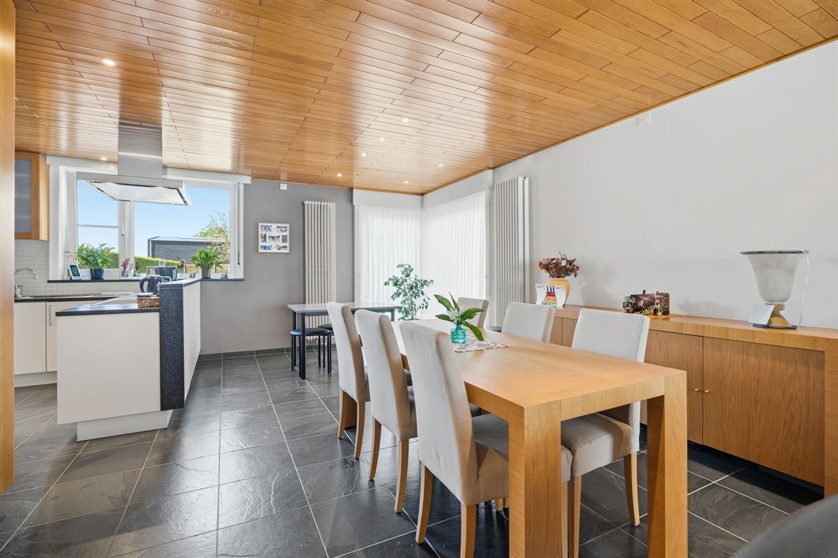 Ruime en solide halfopen bebouwing op 828 m²