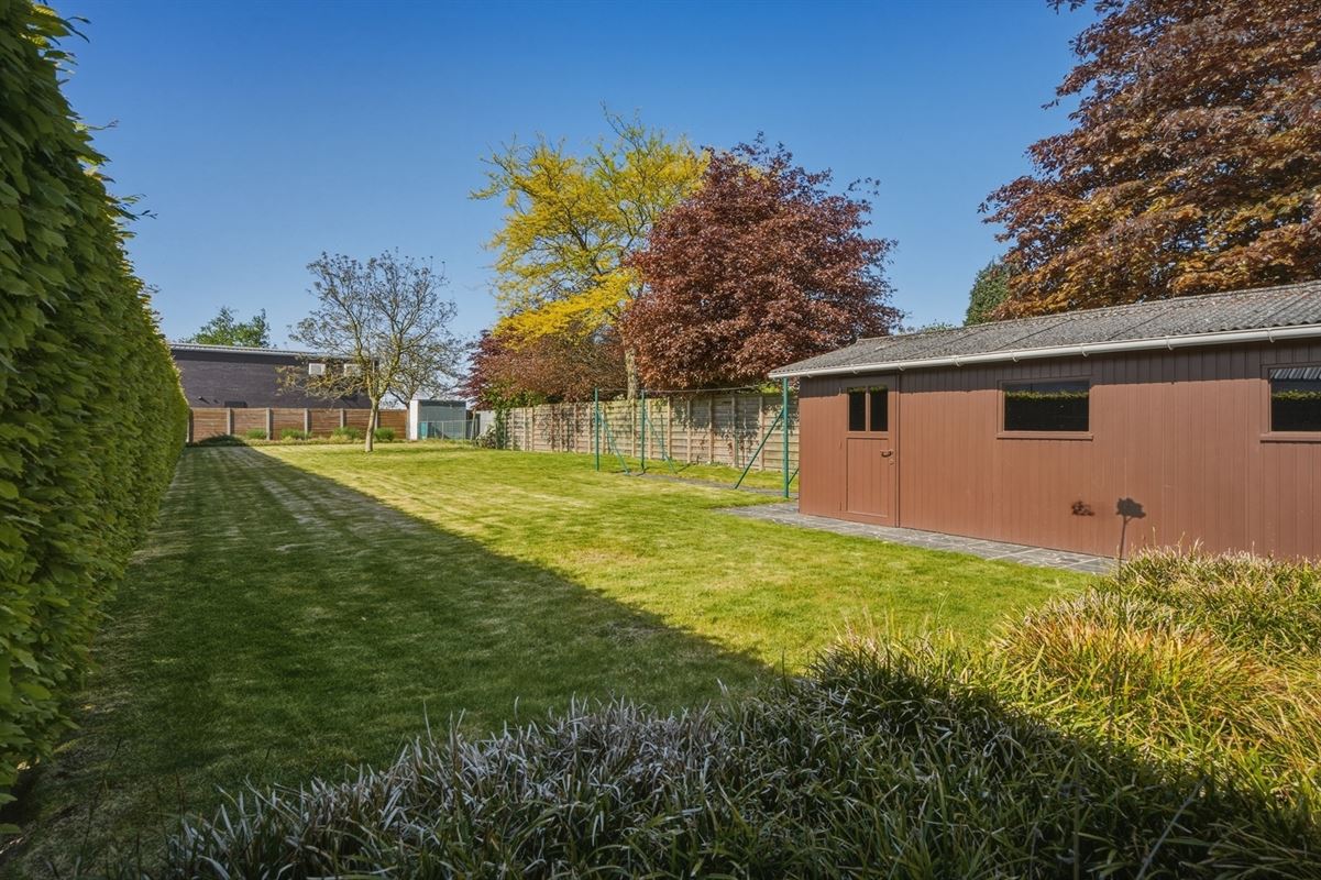 Ruime en solide halfopen bebouwing op 828 m²