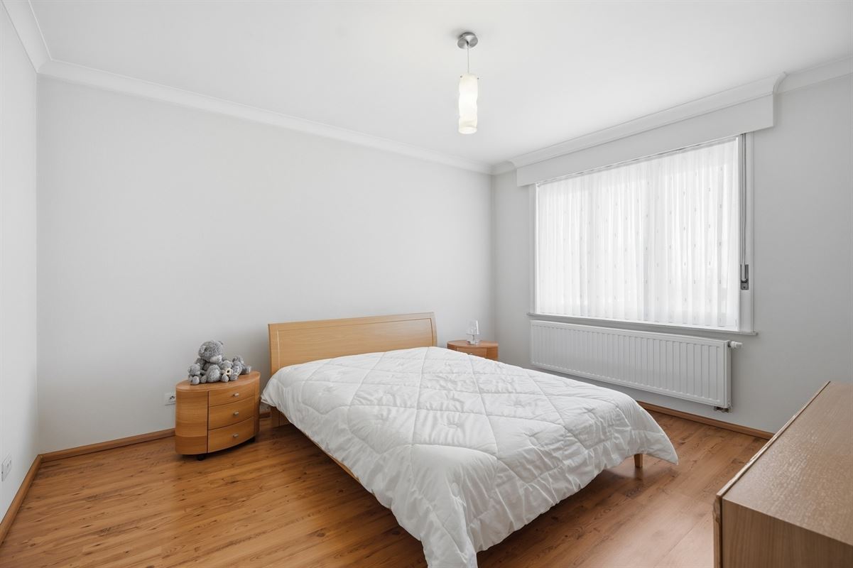 Ruime en solide halfopen bebouwing op 828 m²