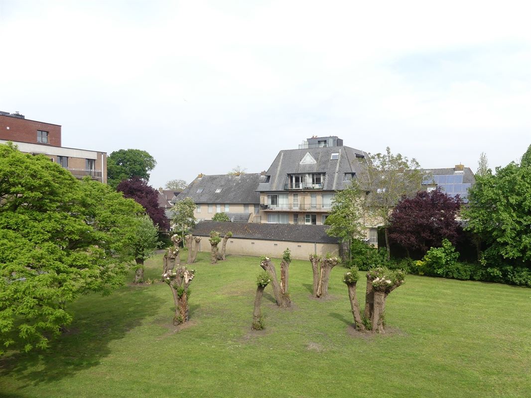 Gezellig appartement met 2 ruime slaapkamer, balkon en ondergrondse parkeerplaats