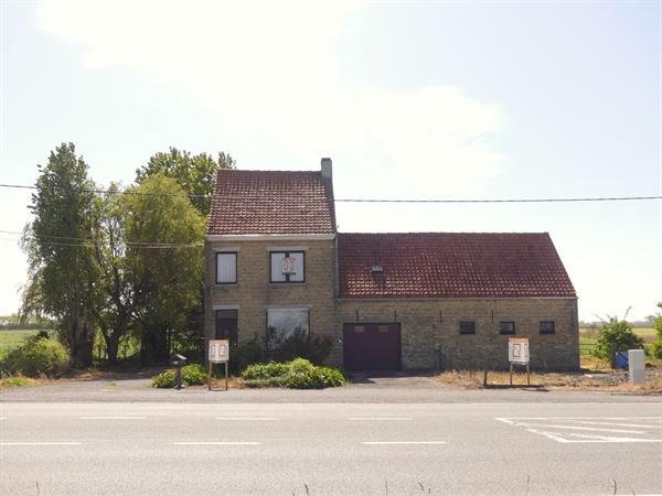 Te renoveren of te slopen alleenstaande woning op 1.080 m²