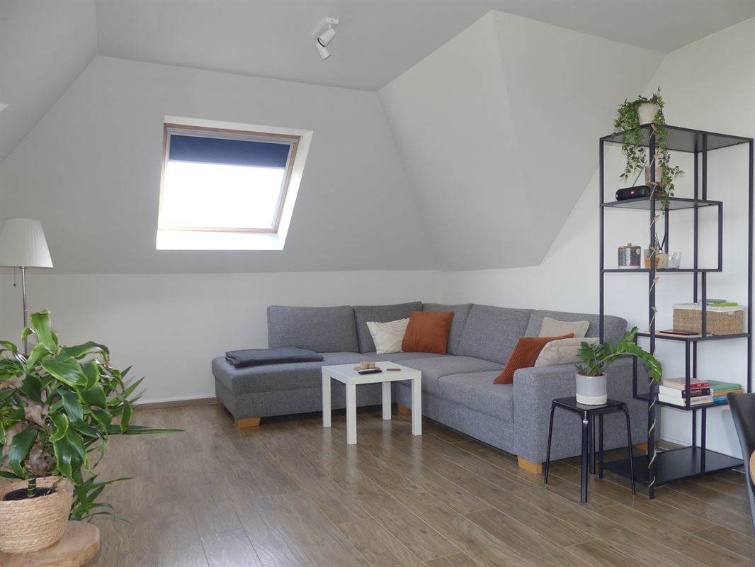 Ruim dakappartement met 2 slaapkamers en garage