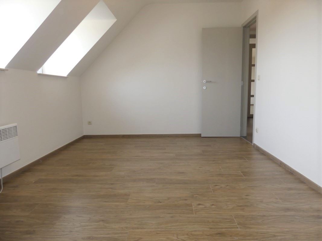 Ruim dakappartement met 2 slaapkamers en garage