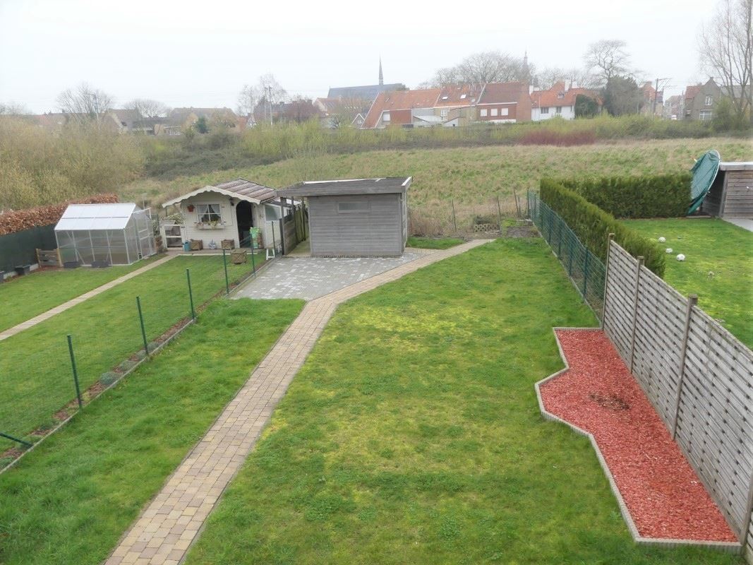 Instapklare gezinswoning met garage en tuin nabij het centrum van Diksmuide