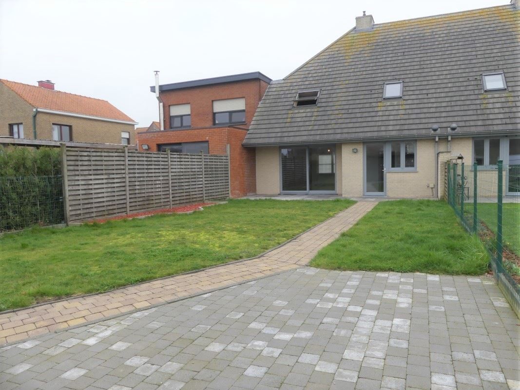 Instapklare gezinswoning met garage en tuin nabij het centrum van Diksmuide